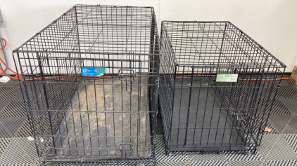 (2) Dog Crates : (1) Medium, (1) Large