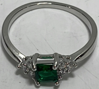 (1) Emerald Square Cut Faceted Gemstone Ladies Silver .925 Ring Size 9-1/2