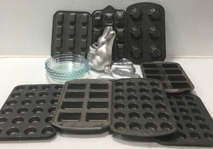(10) Cake/Cupcake Pans, (3) Glass Pyrex