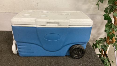 Coleman Cooler Has Wheels Lid Is Not Attached Please Inspect