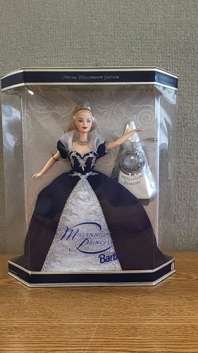 <EB> Millenium Princess Barbie with Millenium Keepsake in Original Box