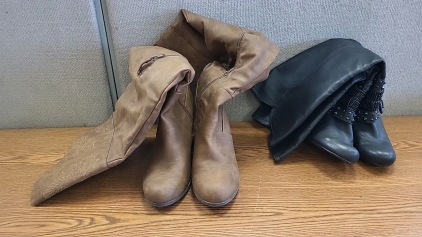 <EB> Women's Boots Sizes 8 and 10