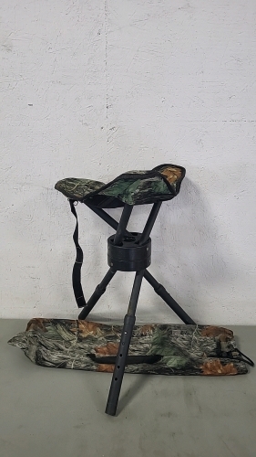 Camo Folding Chair with Expandable Legs