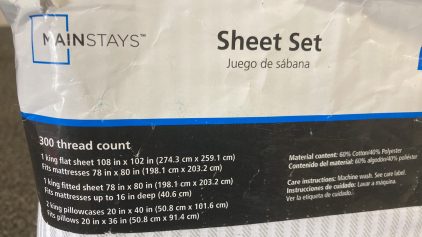 Mainstay King Size Sheet Set Appears Complete Please Inspect