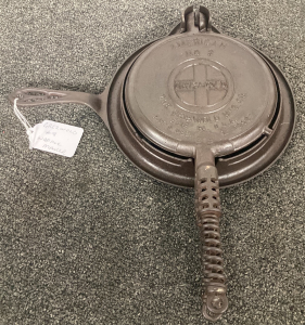 Griswold No. 8 Cast Iron Waffle Maker