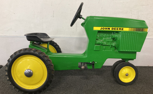 Ertl Co. John Deere Pedal Tractor