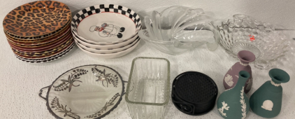 (16) Plates-(7) Decorative Glass