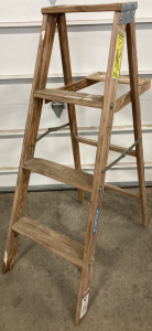 Wood Step Ladder