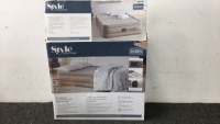 Style Selections Queen Air Mattress With Built In Pump