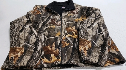 2 XL Dickies Hooded Camo Coat, XL Levi's Camo Coat, 2 XL Dickies Camo Jacket, XL Cabelas Camo Pants