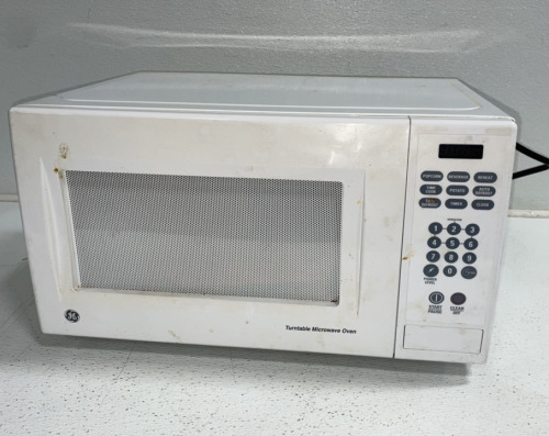 General Electric* Turntable Microwave Oven