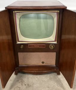 Vintage 1950s RCA Victor TV in Mahogany Case