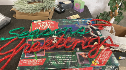 Christmas Decorations. Lights Work. 2 Wreaths And Other Items