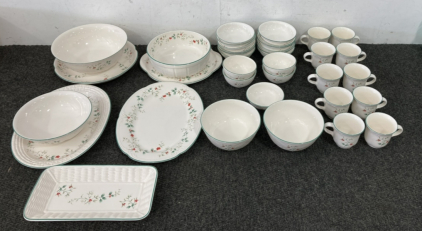 Pfaltzgraff Dish Set