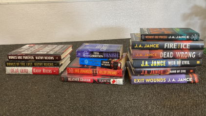 13 Books J.A.Jance, Kathy Reichs And Other Good Condition Please Inspect