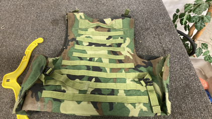 Plate Carrier Size Large No plates Please Inspect