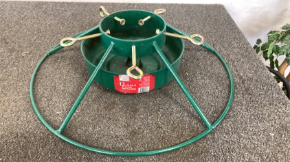 12&rsquo; Tree Stand Made Of Steel Complete Please Inspect