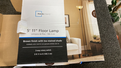 Mainstays Floor Lamp 5&rsquo;11&rdquo; Like New Condition Please Inspect