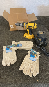 DeWalt XRP Drill With Battery And Charger With Gloves
