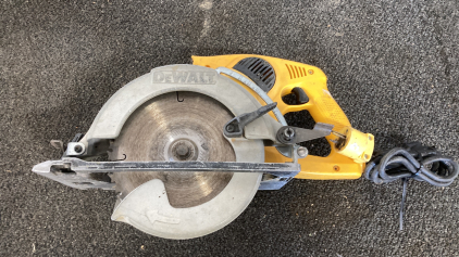 DeWalt Circular Saw Works Has Cracks On Body Please Inspect