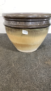 Large Planter Pot 18.5&rdquo; Please Inspect