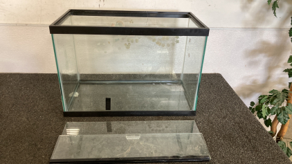 Aquarium/Terrarium With Lid, Lid Does Not Fit 24&rdquo;X12&rdquo;X16&rdquo; Please Inspect