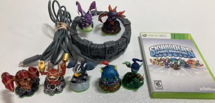 Skylanders Xbox 360 Game w/ Pad and (7) Characters