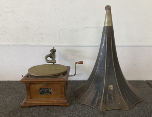 Vintage Victor Hand Crank Victrola