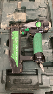 Hitachi Air Tool Nail Gun With Case And Nails