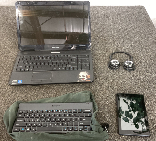 Laptop Amazon Tablet Bluetooth Keyboard Wireless Head Set Keyboard Works Others Not Tested No Charge Cords Please Inspect