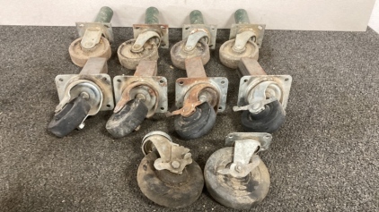 Large Castors