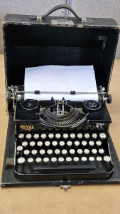 Working Vintage Royal Manual Typewriter