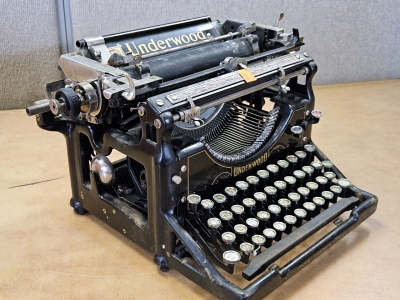 Working Antique Underwood Manual Typewriter