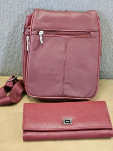 Buxton Slingback Leather Purse w/ Leather Wallet