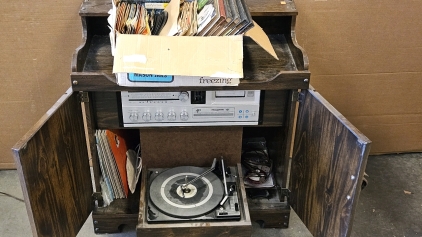 Vintage Working Console Stereo AM/FM/Phono/8Track w/ Records