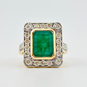 $12,576 18K Gold Emerald Beryl & Diamond Ring