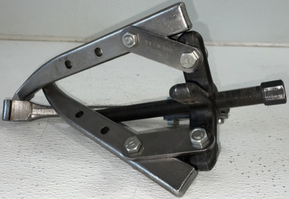 OTC 1038 7-Ton 'Grip-O-Matic' Puller