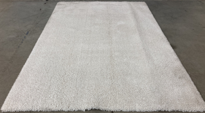5&rsquo;3&rdquo; x 7&rsquo;5&rdquo; White Shag Area Rug