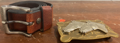(1) Levi&rsquo;s Genuine Italian Leather 3648 42/105 Belt 48&rdquo; (1) Golden And Silver Metal Horse Belt Buckle