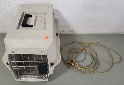 Small Plastic Pet Carrier with Leash