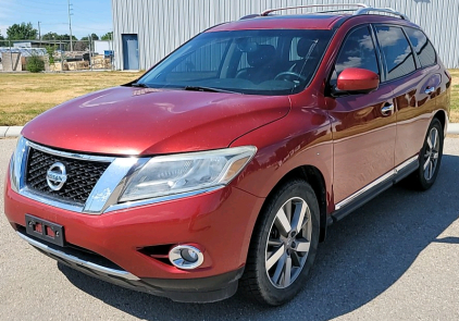 2014 Nissan Pathfinder - DVD Player - 4x4!