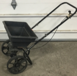 (1) Fertilizer Spreader