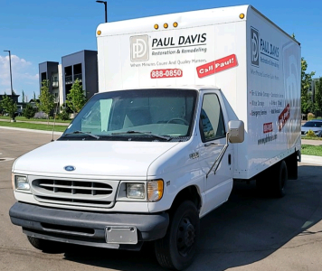 2002 Ford E-350 Box Truck