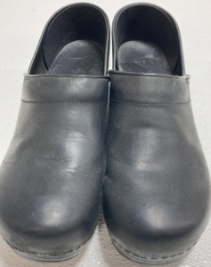 Men&rsquo;s Dansko Black Clogs Size 12/46