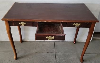 Nice Entryway Table with (1) Functioning Drawer