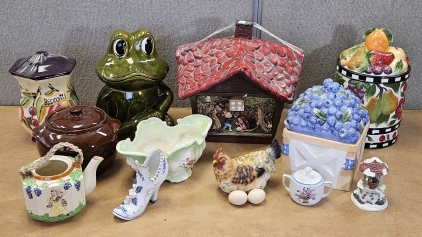 Cookie Jars, Porcelain & Ceramic Decor