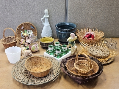 Figurines, Glass, Wicker