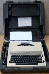 Working Sears Electric Typewriter