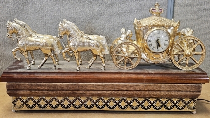 United Carriage Clock w/ Stand