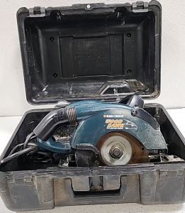Black & Decker 7 1/4 Electric Circular Saw with Case